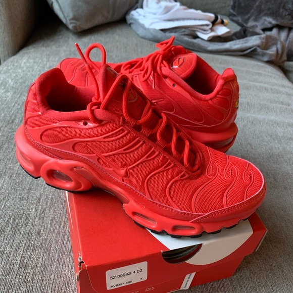 red nike air max plus womens
